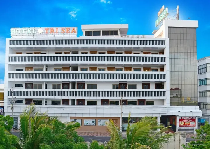 Eraniel: Tri Sea Hotel
