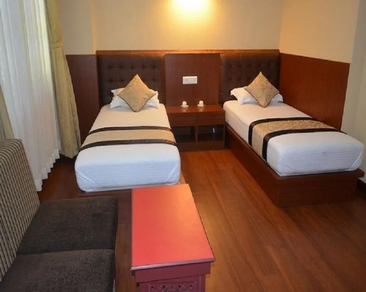 Пеллинг: Juniper Residency