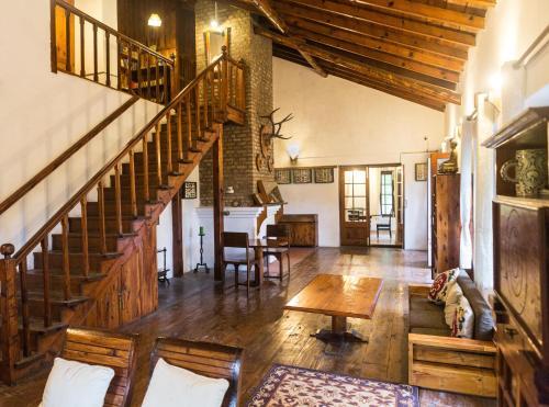 Наинитал: Fredy's Bungalow near Nainital