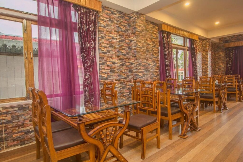 Пеллинг: Alpine Village Resort