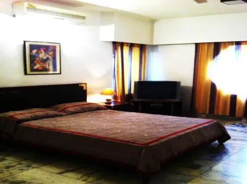 Бангалор: StayWithUs MG Road
