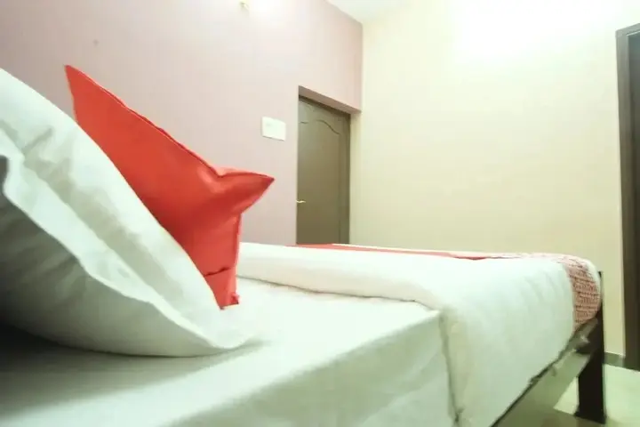 Катра: Satyam Hotel