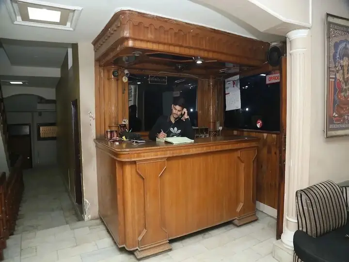 Катра: Satyam Hotel