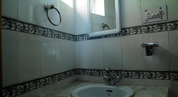 Манали: Himalayan Country House