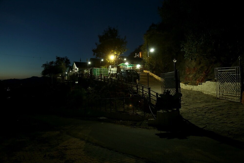 Кала Амб: Anglers Parc Resort by OpenSky