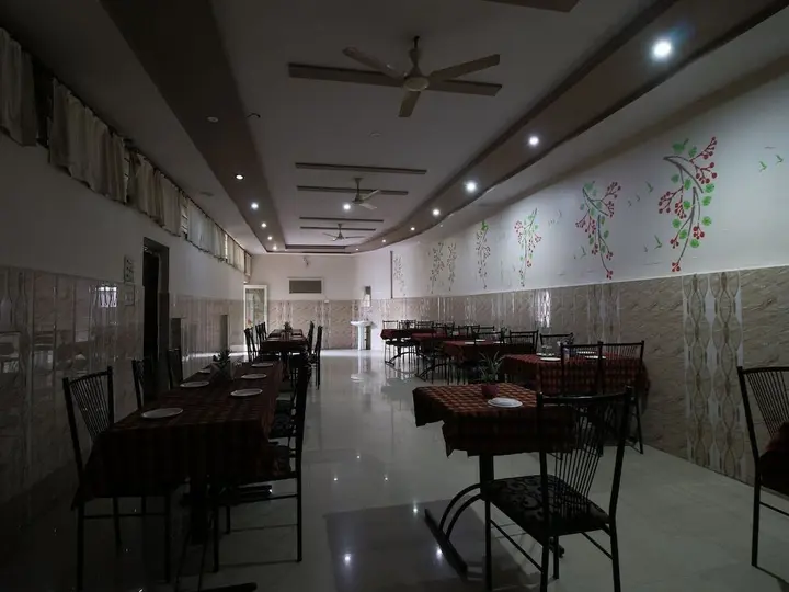 Amravati: Hotel Neelam