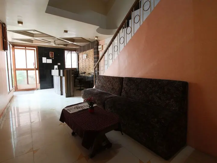 Amravati: Hotel Neelam