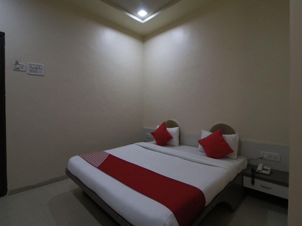 Amravati: Hotel Neelam