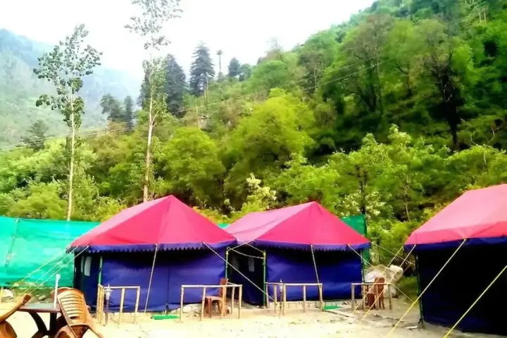 Гушайни: Tirthan Holidays Camp & Cottages