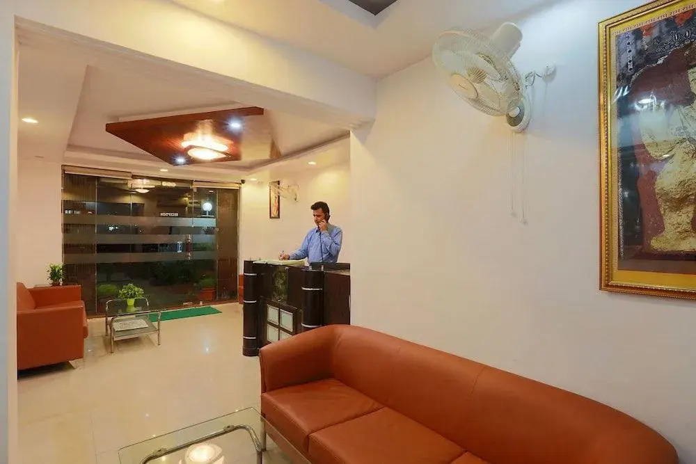 Бхивади: Hotel Pawanputra