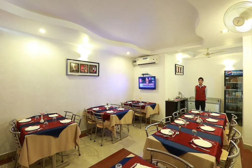 Бхивади: Hotel Pawanputra