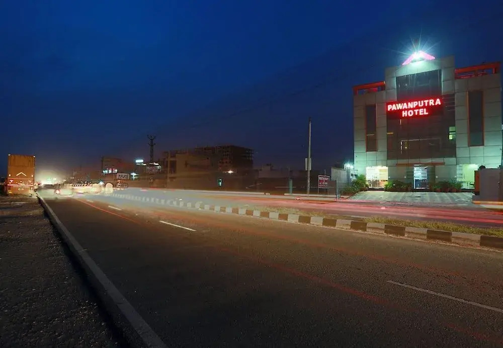 Бхивади: Hotel Pawanputra