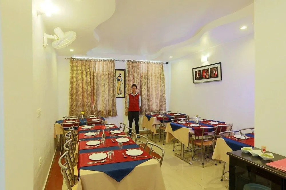 Бхивади: Hotel Pawanputra