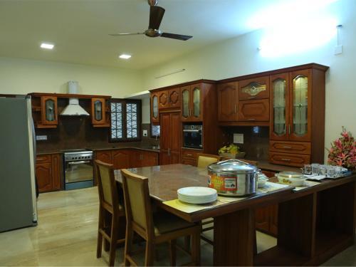 Эрамаллур: Aratt Mansion