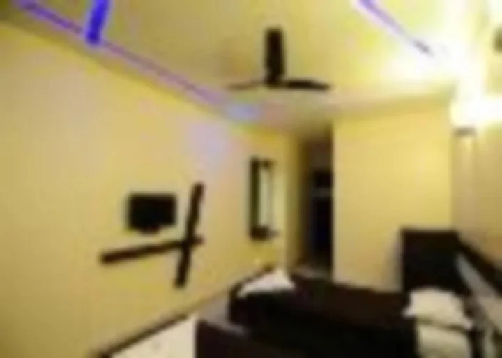 Сурат: hotel skylawn surat