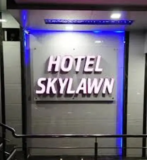 Сурат: hotel skylawn surat