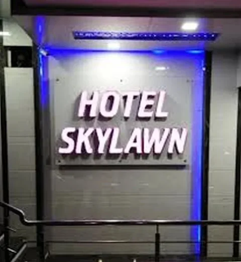 Сурат: hotel skylawn surat