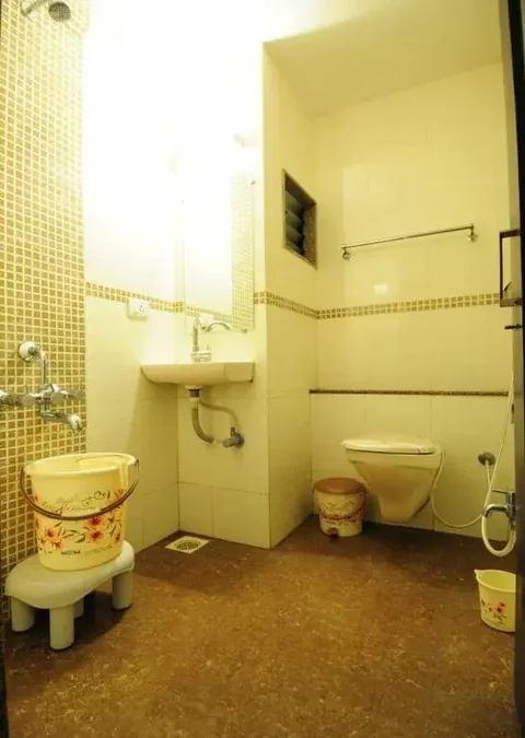 Сурат: hotel skylawn surat