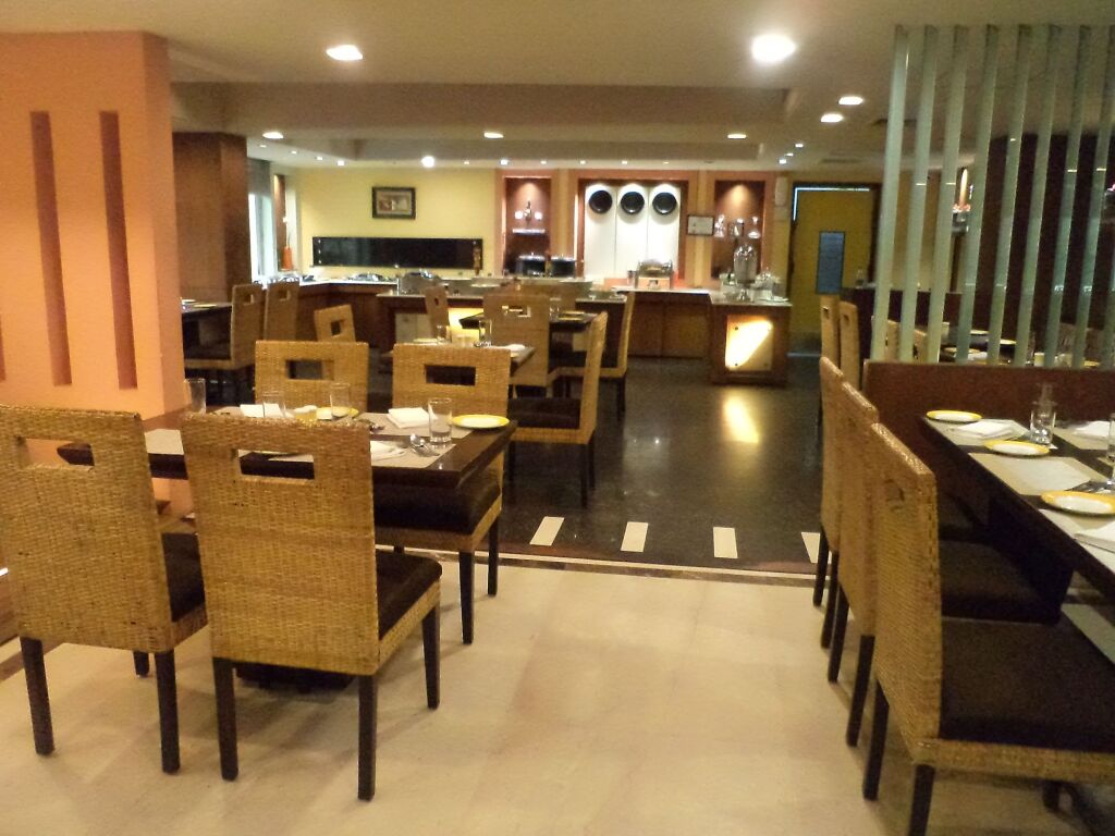 Катра: Fortune Inn Riviera Hotel