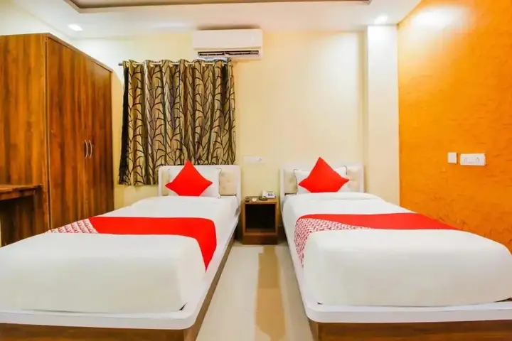 Aaditya Grand by OYO Rooms — фото 4