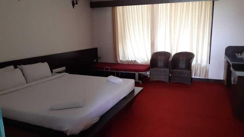 Вакад: The Emerald Resort, Pune