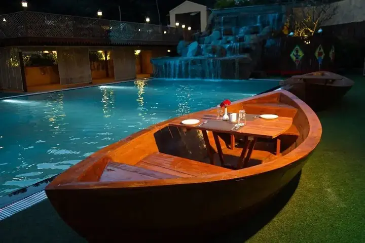Вакад: The Emerald Resort, Pune