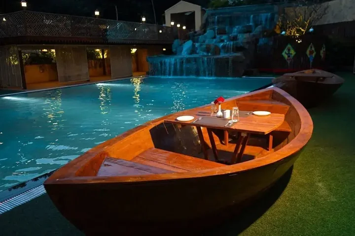 Вакад: The Emerald Resort, Pune