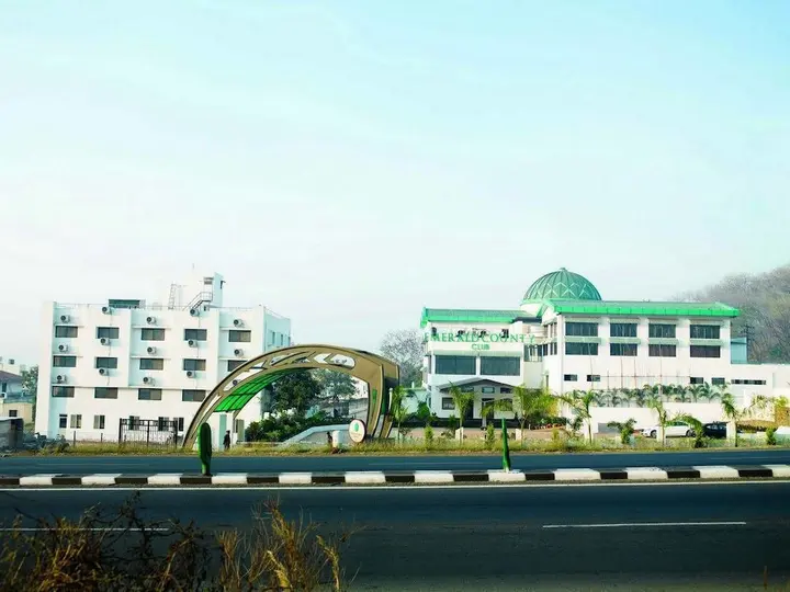 Вакад: The Emerald Resort, Pune