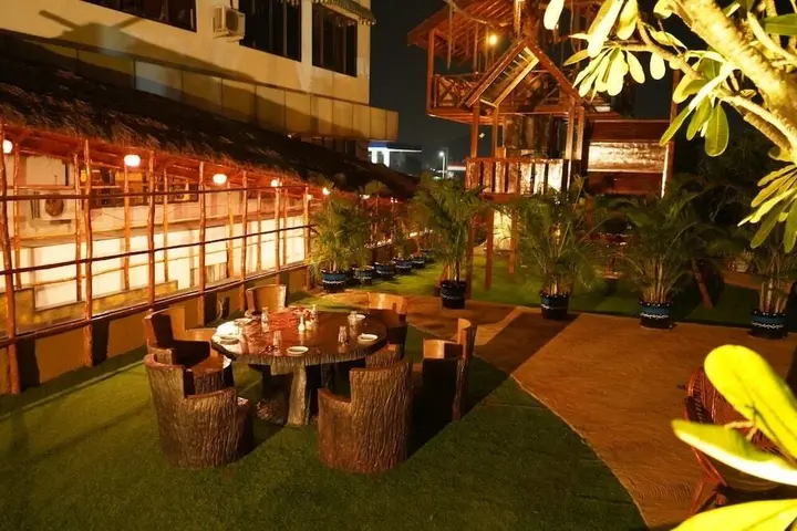 Вакад: The Emerald Resort, Pune