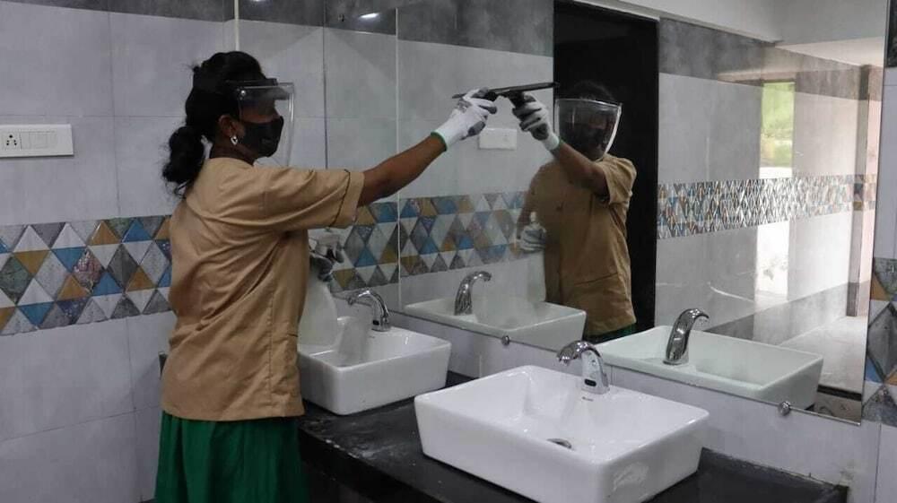 Вакад: The Emerald Resort, Pune