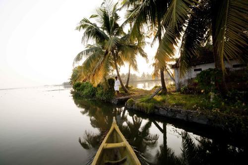 Cherthala: Kayal Island Retreat