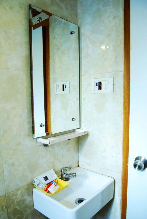 Мумбаи: Stay Vista Rooms near Marine Drive