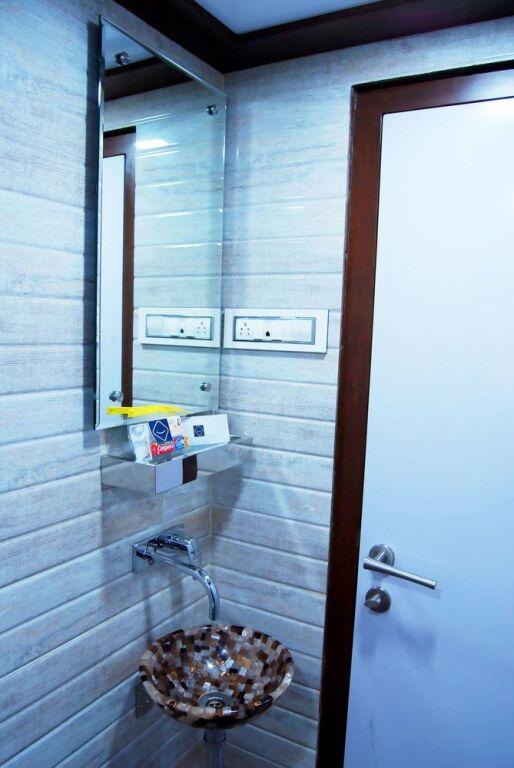 Мумбаи: Stay Vista Rooms near Marine Drive