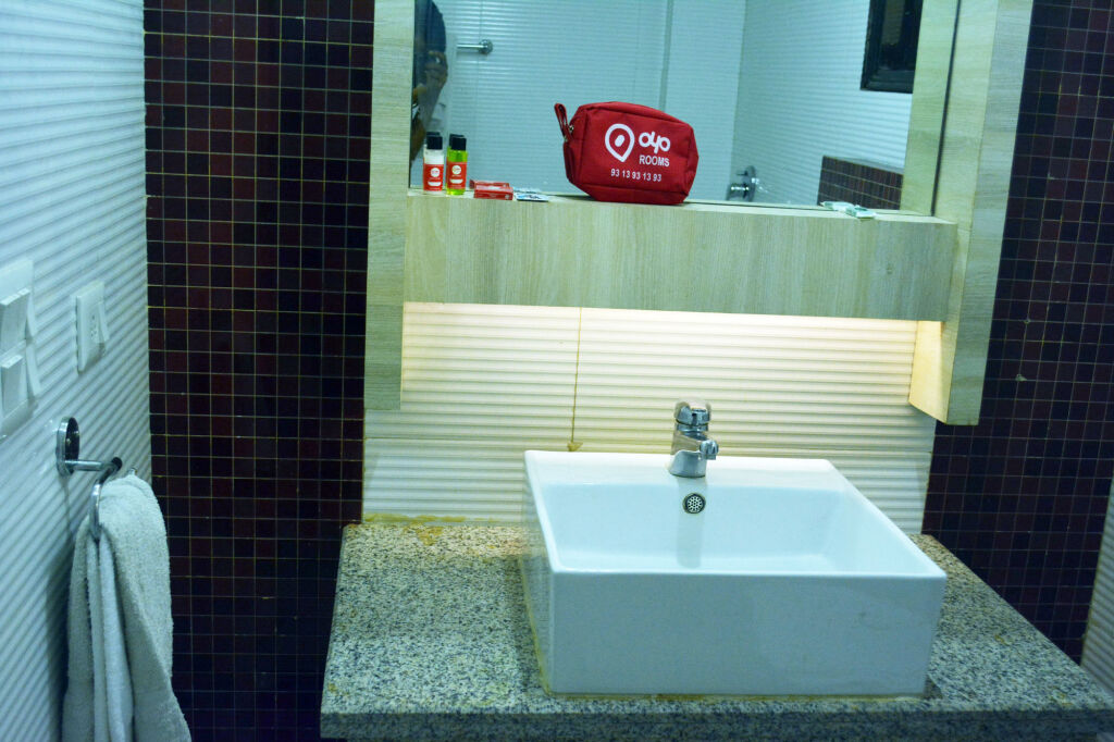 Нью-Дели: Hotel Le Grand By FabHotels