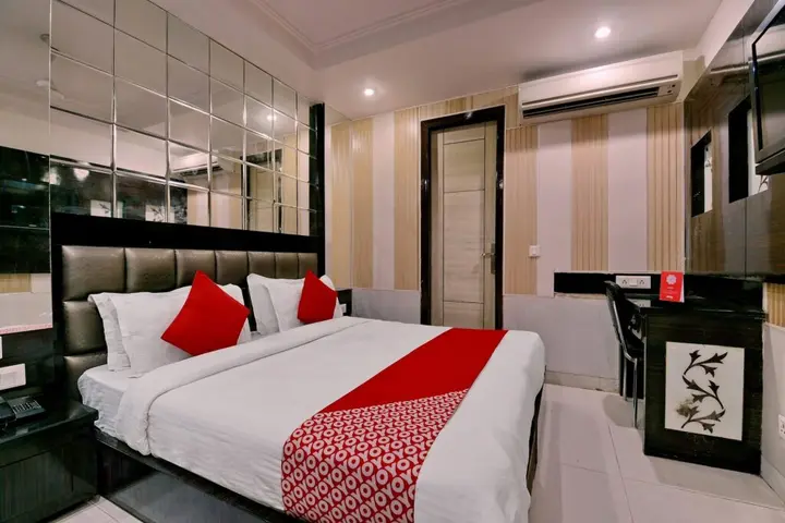Нью-Дели: Hotel Le Grand By FabHotels