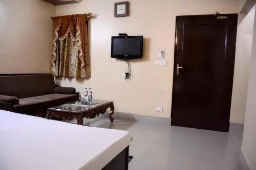 Узел Хануманангарх: Narang Hotel