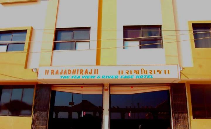 Дварка: Hotel Rajadhiraj