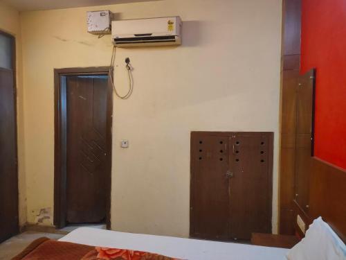Нью-Дели: Hotel Nandi Mahadev By WB Inn