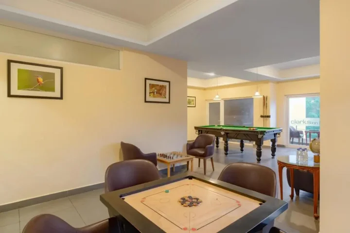 Наинитал: Sarthak INN