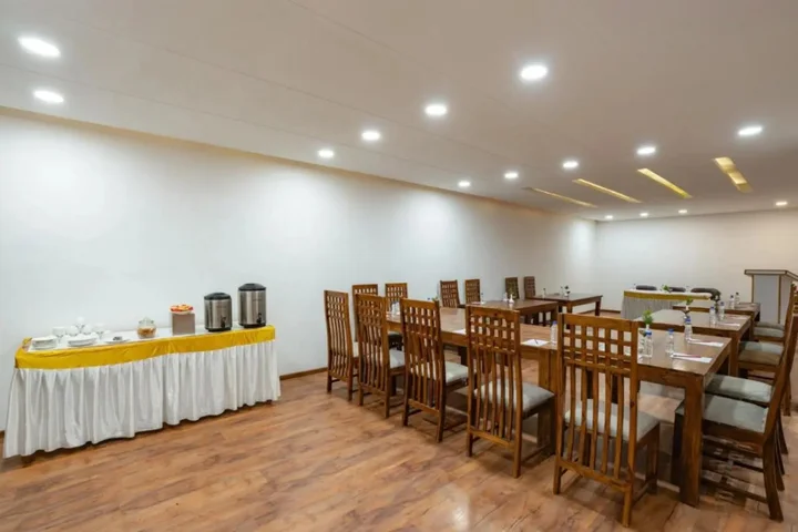Наинитал: Sarthak INN