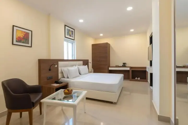 Наинитал: Sarthak INN