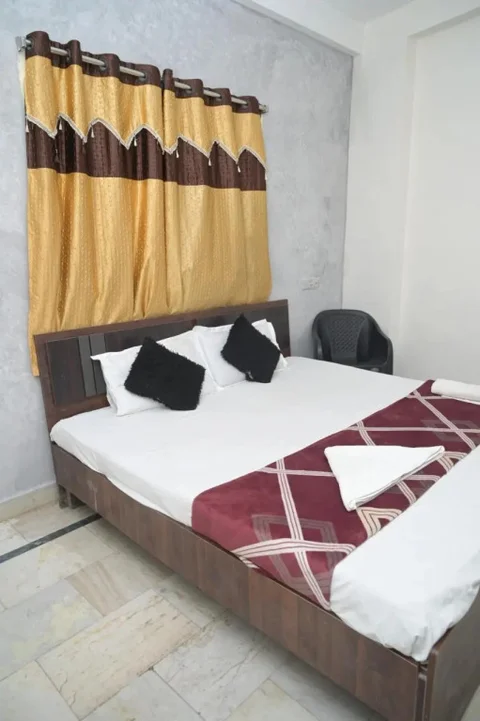 Райпур: Shri Gita Hotel