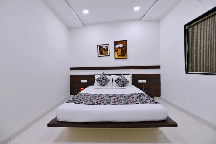 Райпур: Shri Gita Hotel