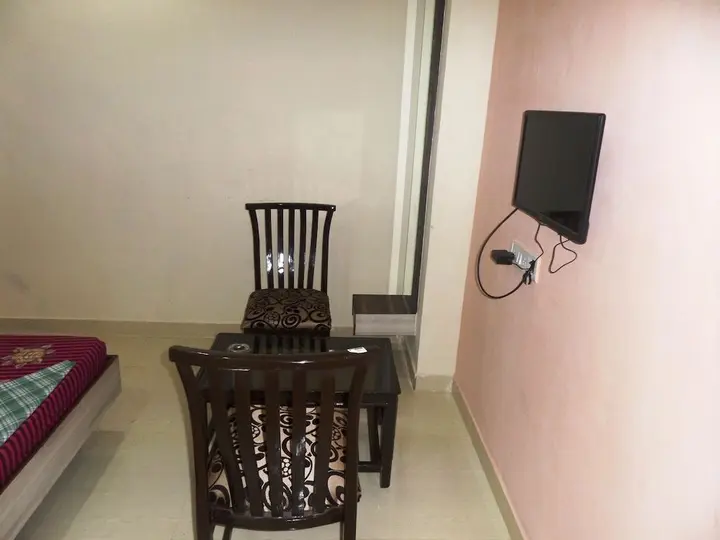 Тхане: Riya Raj Hotel