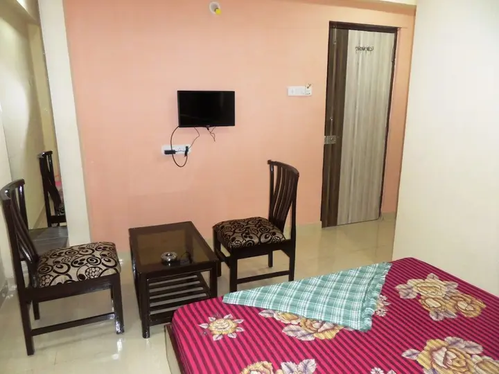 Тхане: Riya Raj Hotel