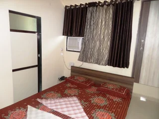 Тхане: Riya Raj Hotel