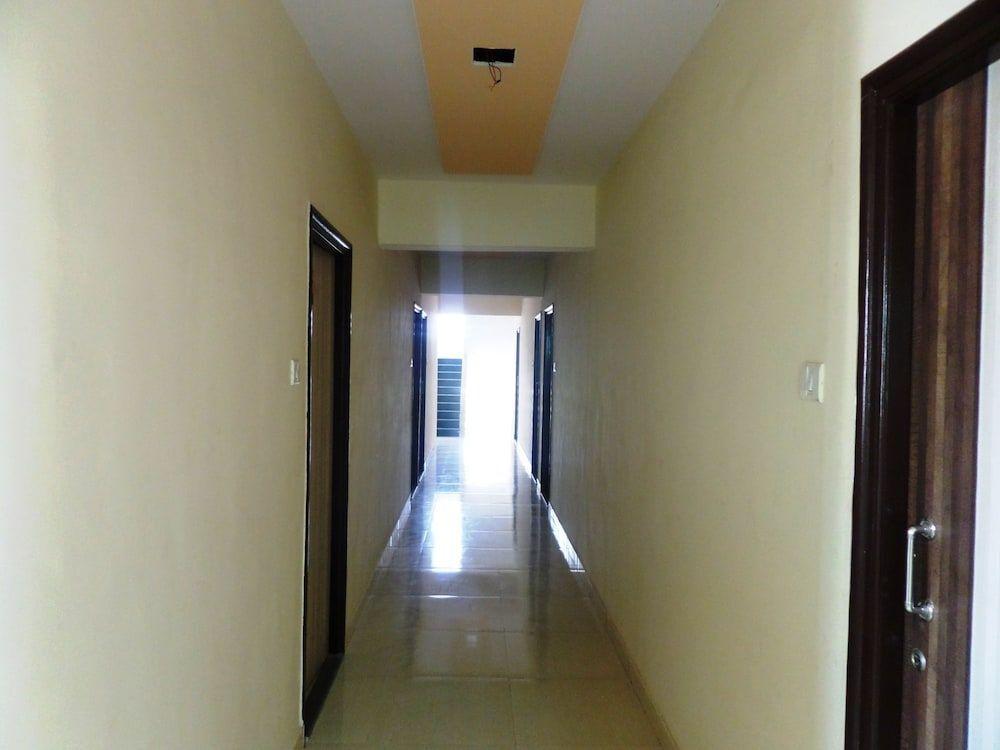 Тхане: Riya Raj Hotel
