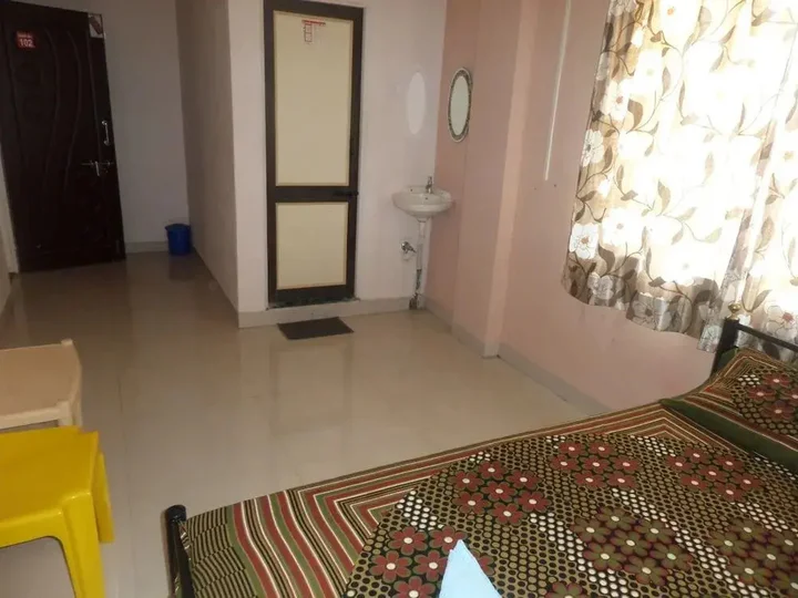 Пуна: Hotel Ladli Lodging