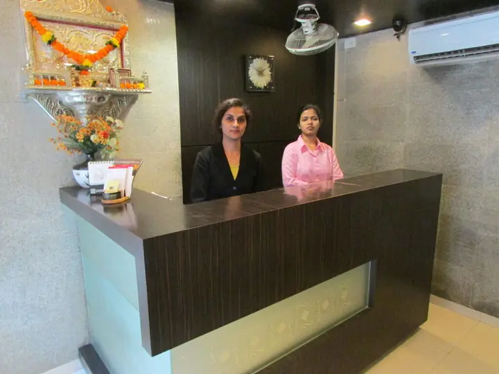 Тхане: Capital O 74167 Hotel Mourya Residency