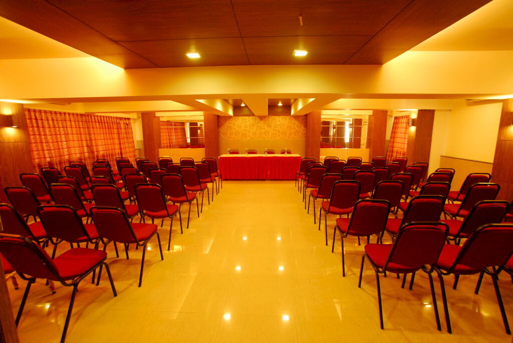Тхане: Capital O 74167 Hotel Mourya Residency